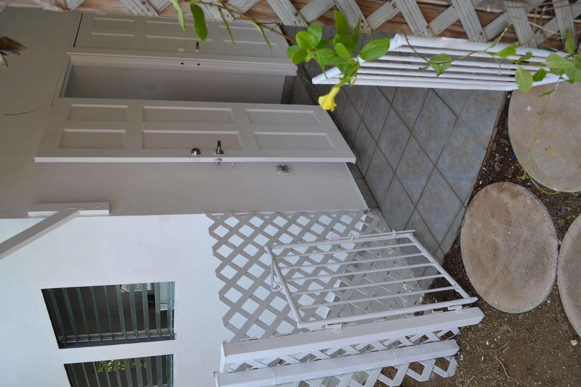וילמסטאד Palm Trees Apartments מראה חיצוני תמונה